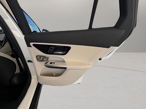 Used 2025 Mercedes-Benz GLC 350e 4MATIC image 35