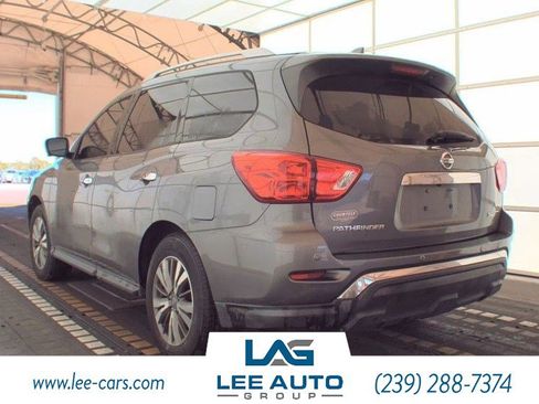 Used 2019 Nissan Pathfinder SL FWD image 3
