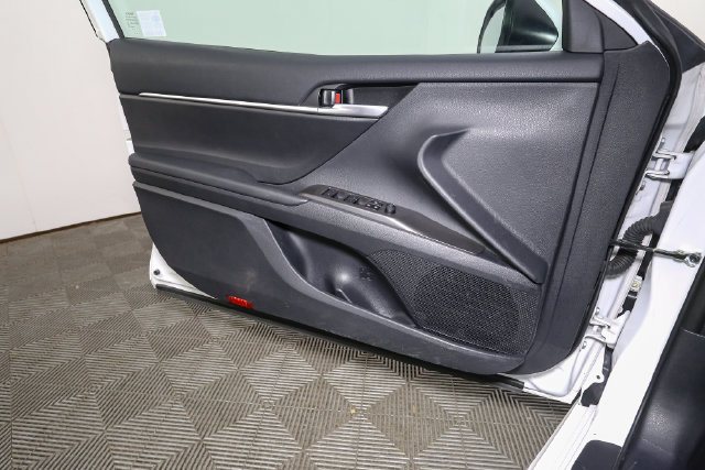 Used 2024 Toyota Camry SE w/ Cold Weather Package FWD image 32