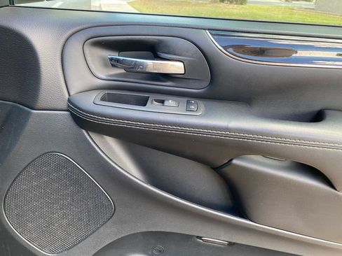Used 2018 Dodge Grand Caravan SE FWD image 48