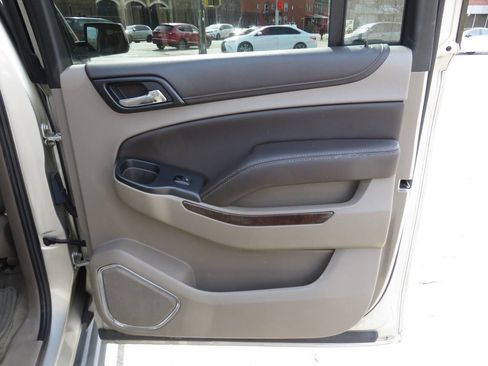 Used 2016 Chevrolet Suburban LT image 33