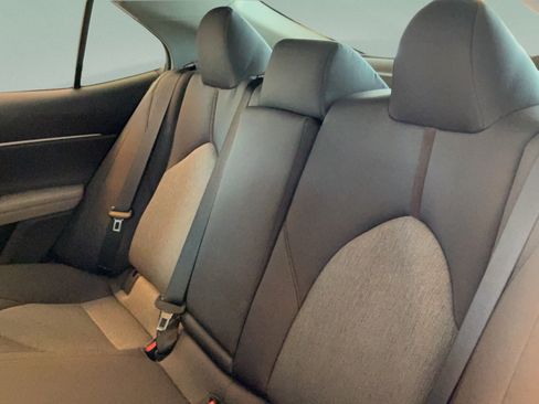 Used 2019 Toyota Camry LE FWD image 27