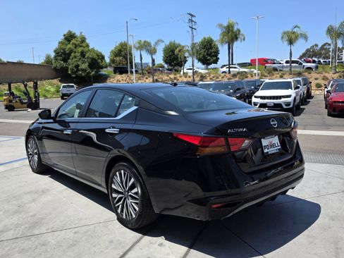 Used 2024 Nissan Altima 2.5 SV image 3