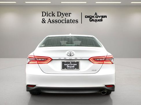 Used 2023 Toyota Camry XLE w/ Navigation Package FWD image 3