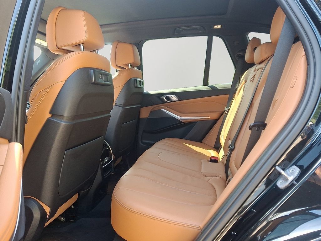 Used 2022 BMW X5 xDrive45e AWD/4WD image 8