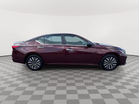 Used 2024 Nissan Altima 2.5 SV FWD image 7