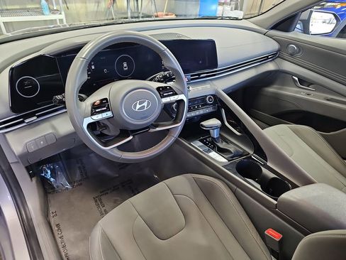 Used 2025 Hyundai Elantra SEL image 15