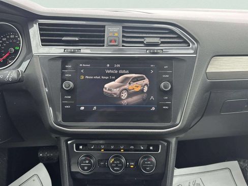 Used 2020 Volkswagen Tiguan SE w/ Panoramic Sunroof Package image 29