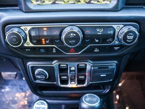 Used 2022 Jeep Wrangler Unlimited Sahara image 19