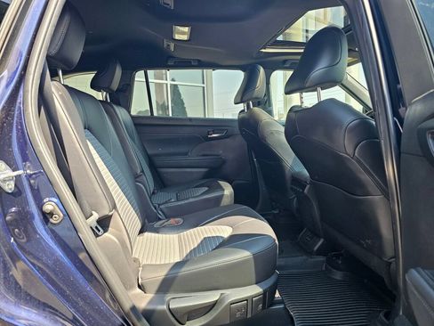 Used 2022 Toyota Highlander XSE AWD/4WD image 12