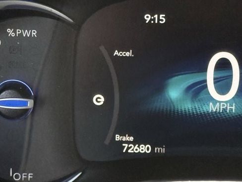 Used 2024 Chrysler Pacifica Limited FWD image 16