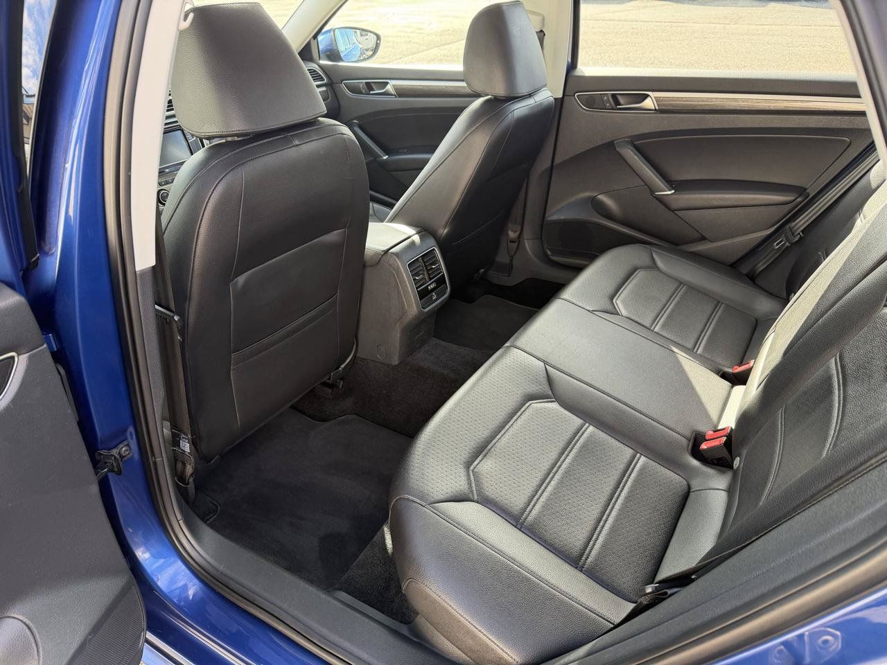 Used 2016 Volkswagen Passat 1.8T SE FWD image 13