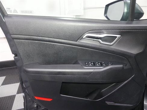 Used 2024 Kia Sportage LX FWD image 17