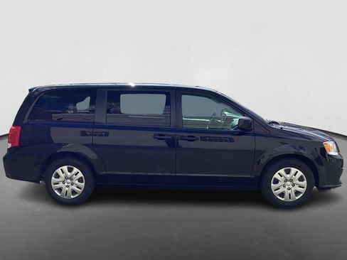 Used 2019 Dodge Grand Caravan SE w/ UConnect Hands-Free Group image 4