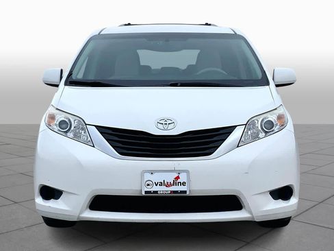 Used 2014 Toyota Sienna LE image 4