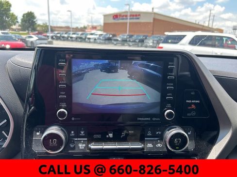 Used 2020 Toyota Highlander XLE AWD/4WD image 19