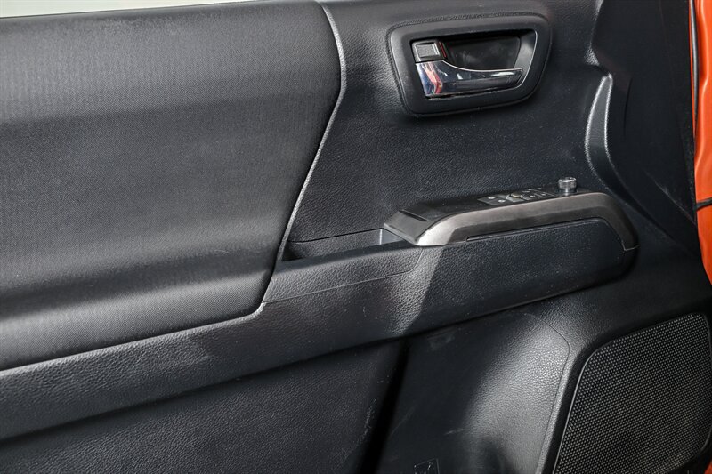 Used 2016 Toyota Tacoma TRD Sport w/ Towing Package RWD image 11
