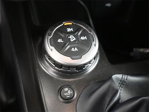 Used 2021 Ford Bronco Badlands image 26