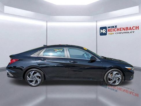 Used 2025 Hyundai Elantra SEL FWD image 3
