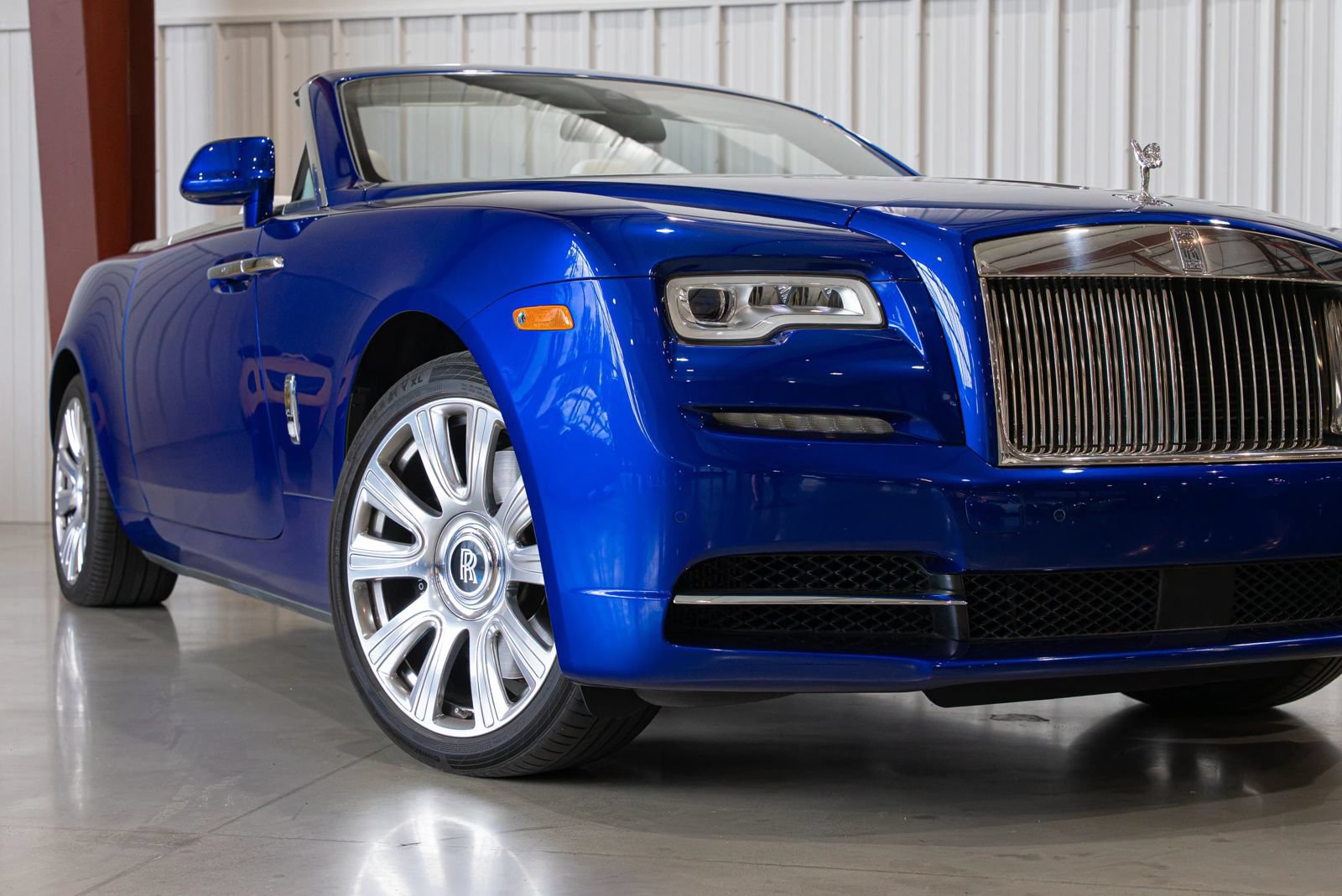 Used 2017 Rolls-Royce Dawn RWD image 2