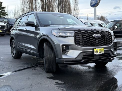 New 2026 Ford Explorer ST-Line w/ ST-Line Street Pack image 3