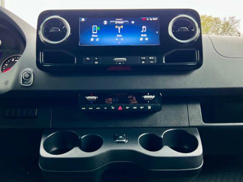 Used 2025 Mercedes-Benz Sprinter 2500 image 35