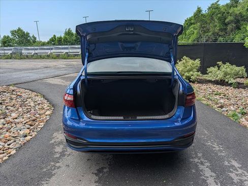 Used 2022 Volkswagen Jetta SE w/ Panoramic Sunroof Package FWD image 18