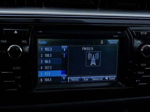 Used 2016 Toyota Corolla S FWD image 30
