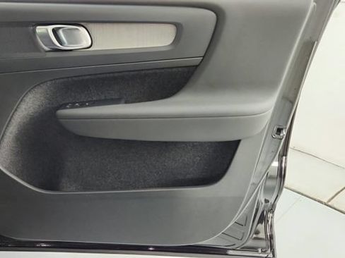 Used 2025 Volvo XC40 B5 Plus w/ Protection Package Premier AWD/4WD image 36