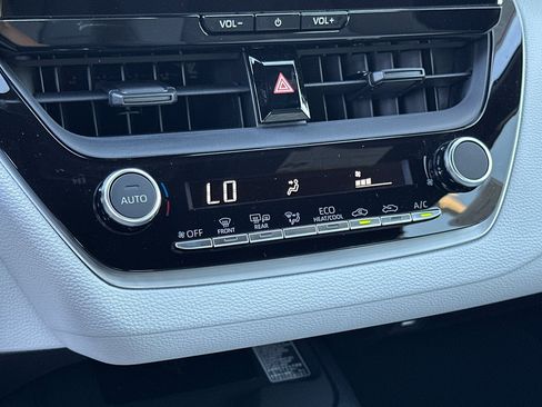 Certified 2026 Toyota Corolla SE w/ SE Premium Package FWD image 19