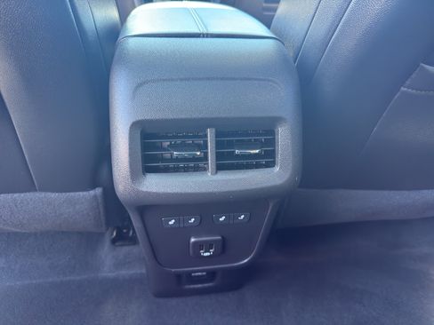 Certified 2024 Chevrolet Equinox Premier AWD/4WD image 32