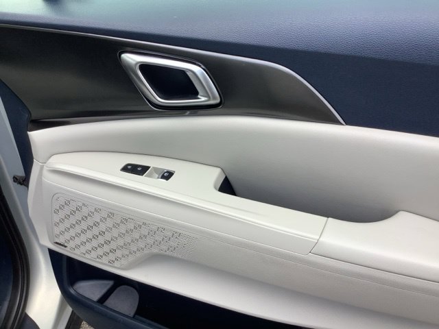 Used 2025 Kia Carnival SX Prestige FWD image 19