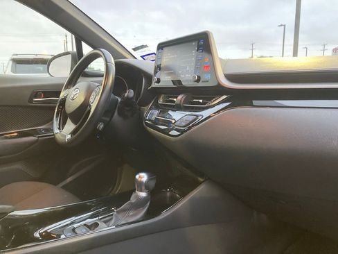 Used 2019 Toyota C-HR XLE image 9