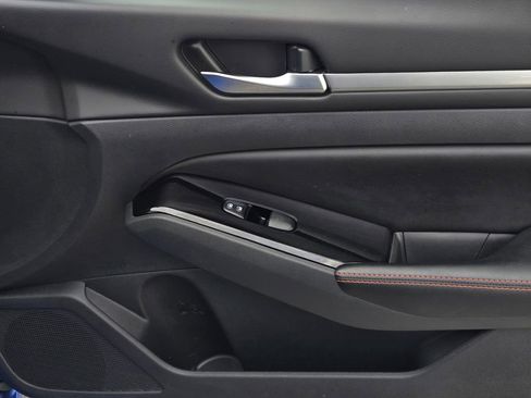 Used 2025 Nissan Altima 2.5 SR image 8