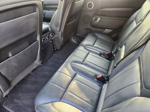 Used 2019 Land Rover Discovery HSE image 35