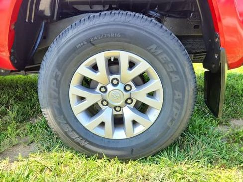 Used 2016 Toyota Tacoma SR5 RWD image 9