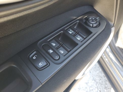 Used 2020 Jeep Renegade Latitude w/ Popular Equipment Group image 10