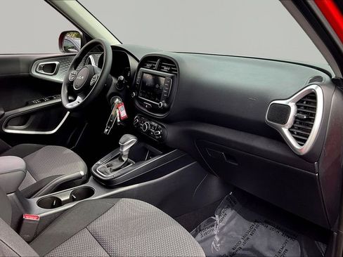 Used 2025 Kia Soul LX w/ LX Technology Package FWD image 25