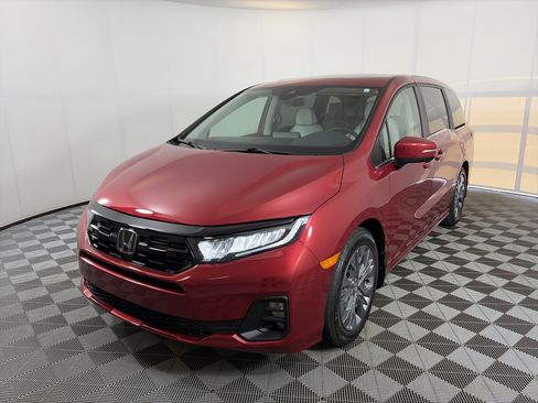 Used 2025 Honda Odyssey Touring image 2