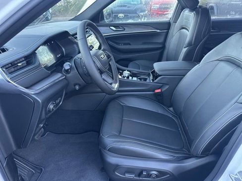 New 2025 Jeep Grand Cherokee L Overland image 9