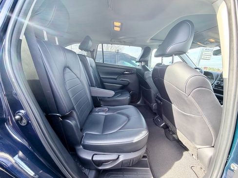 Used 2022 Toyota Highlander XLE image 25