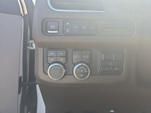 Used 2021 GMC Yukon SLT w/ SLT Luxury Plus Package AWD/4WD image 51
