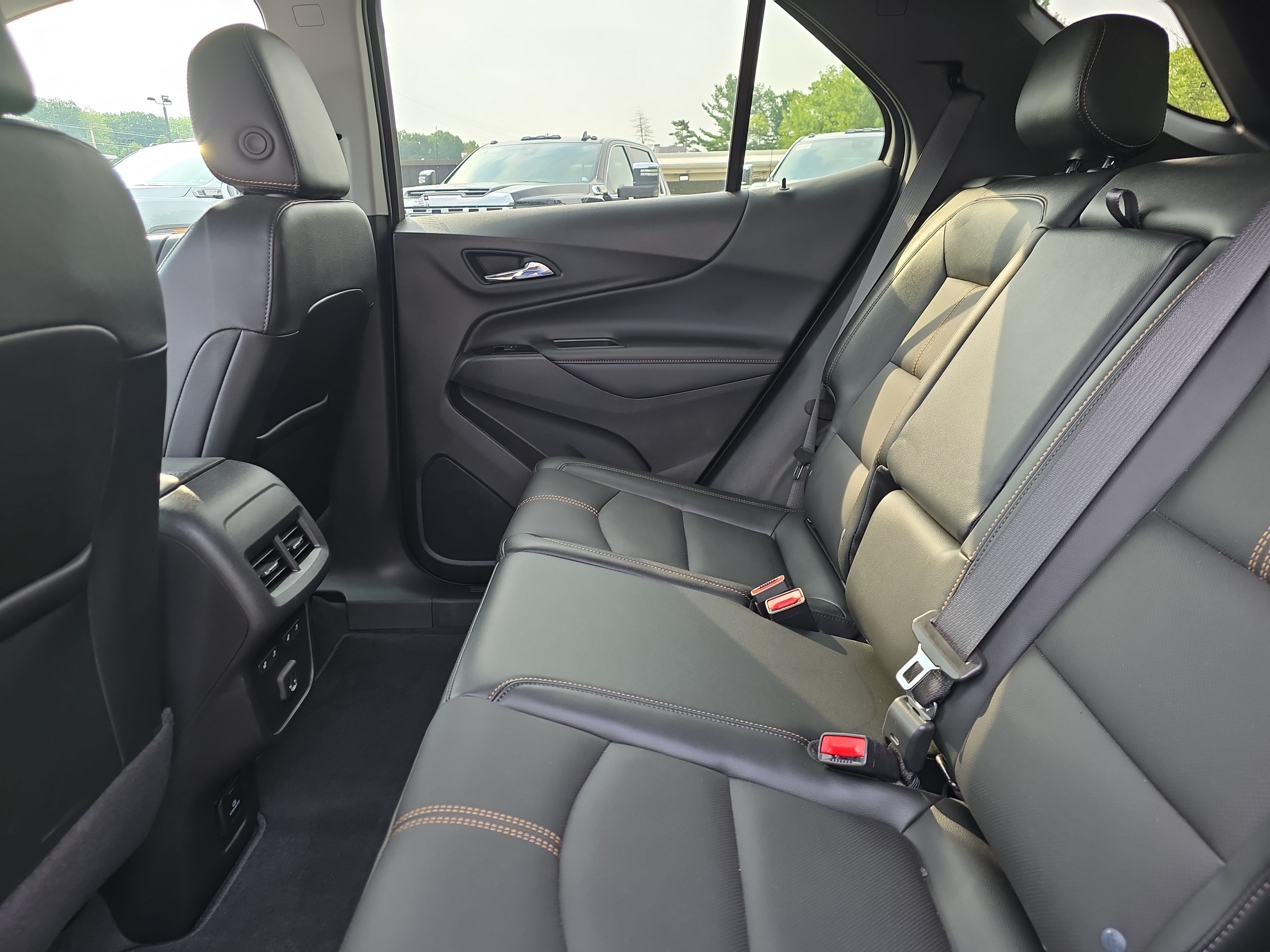 Used 2024 Chevrolet Equinox Premier AWD/4WD image 14