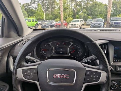 Used 2024 GMC Terrain SLE FWD image 28
