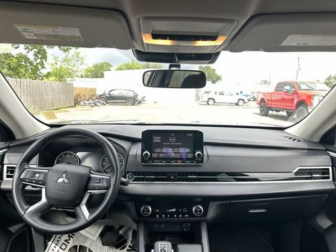 Used 2022 Mitsubishi Outlander ES FWD image 10