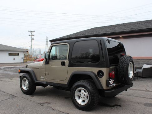 Used 2004 Jeep Wrangler SE w/ Ecco Tire & Wheel Group image 9