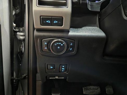 Used 2020 Ford F350 Platinum w/ FX4 Off-Road Package image 39