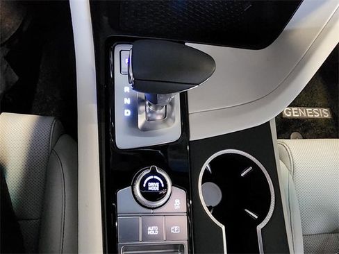 Used 2025 Genesis G70 2.5T image 21