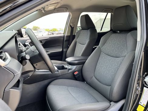 Used 2024 Toyota RAV4 XLE FWD image 23