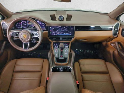 Certified 2022 Porsche Cayenne E-Hybrid Coupe AWD/4WD image 22